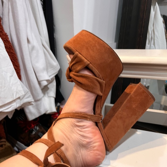 Heels - Picture 2 of 5